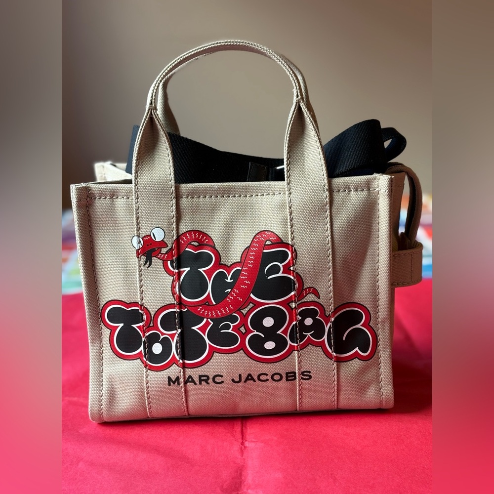 🐍 MARC JACOBS LUNA NEW YEAR COLLECTION 🐍 THE SNAKE CANVAS TOTE BAG 🐍 NWT 🐍 - Picture 3 of 16